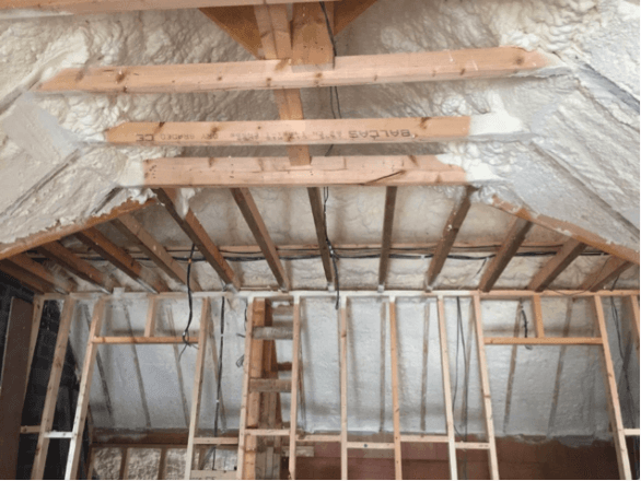 spray_foam_insulation_airtightness_attic_insulation